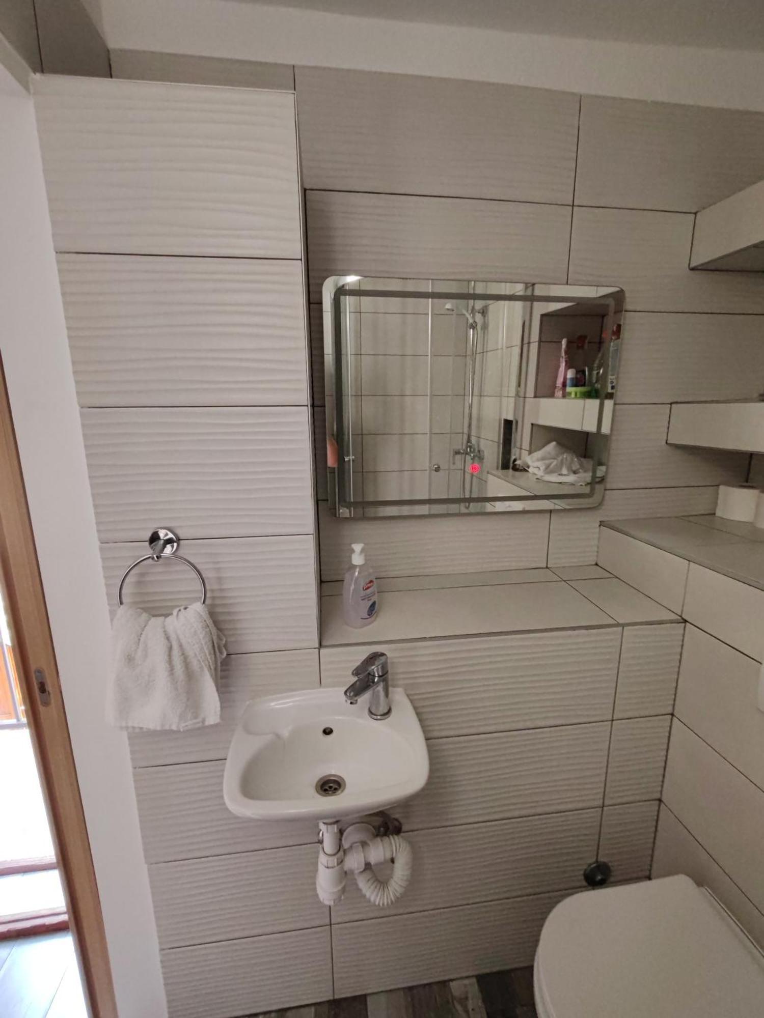 Rooms Pama Split Bilik gambar